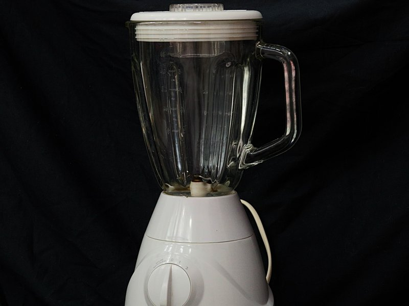 why is my blender not spinning but humming